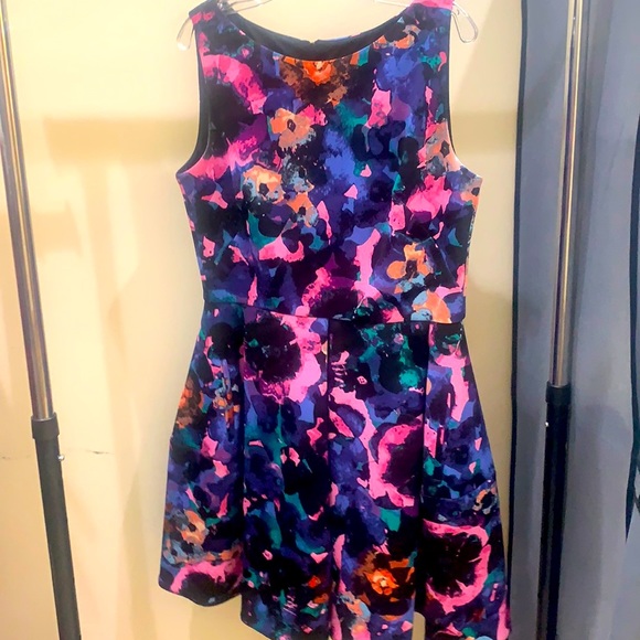 Women’s Party Dress - Picture 1 of 4